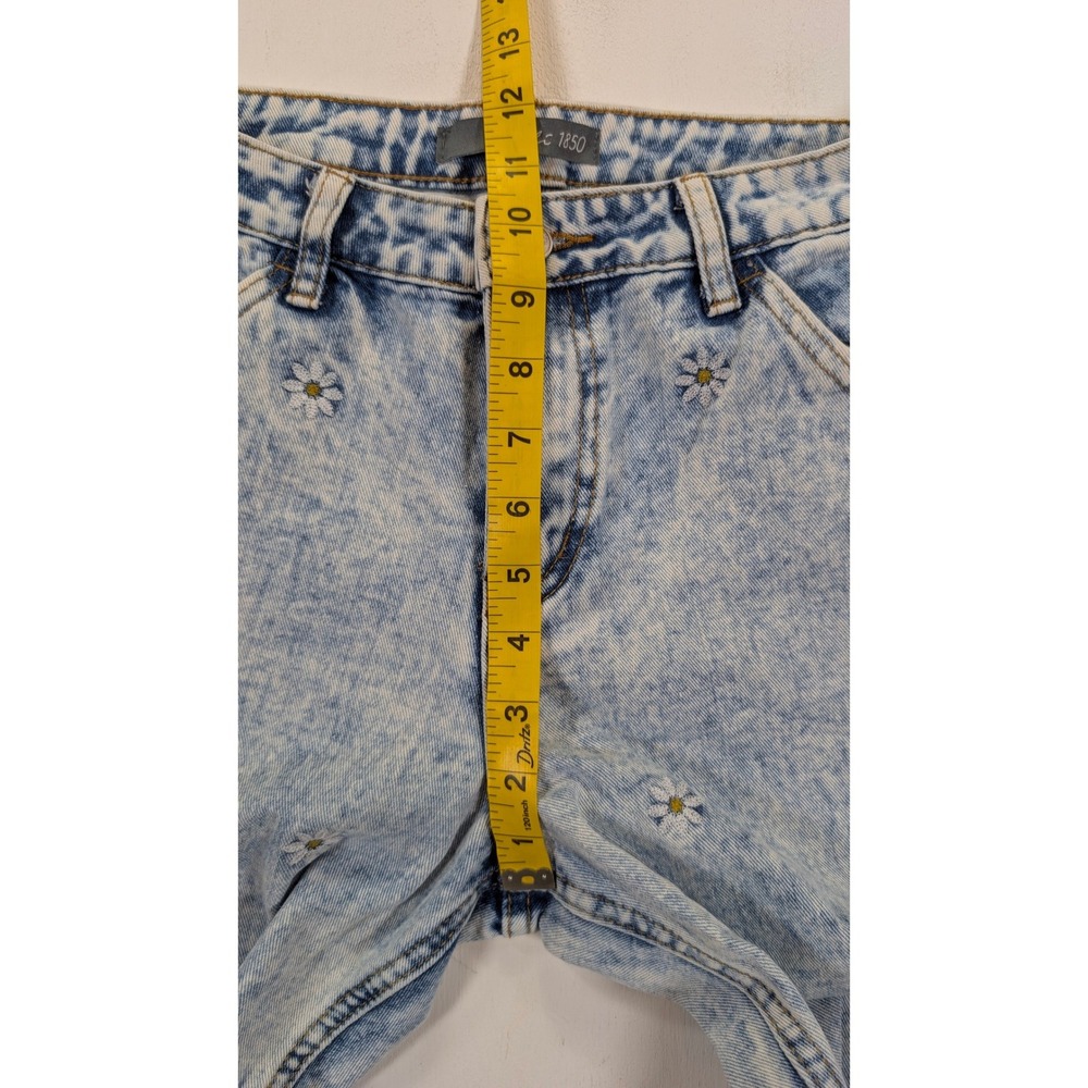 Cali 1850 Womens Acid Wash Daisy Embroidered Straight Leg Jeans Blue Size 5/27 - Picture 6 of 11